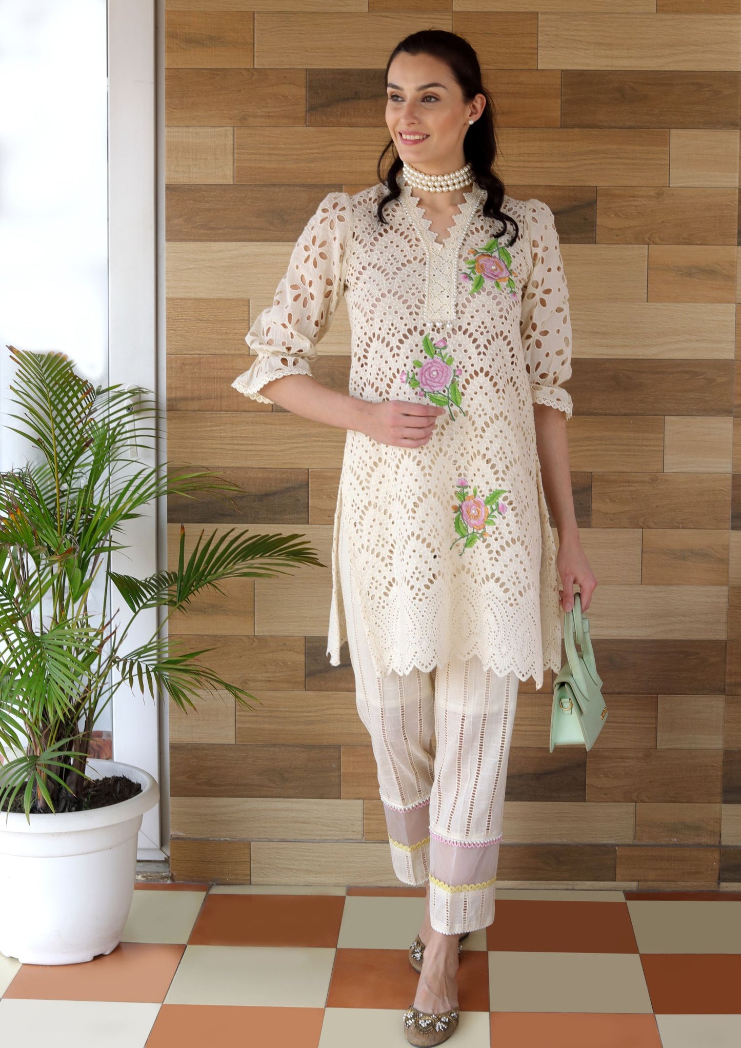 Off White Cotton Kurta With Floral Thread